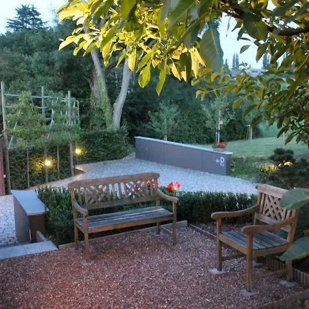 Au Pais Bed & Breakfast 4*