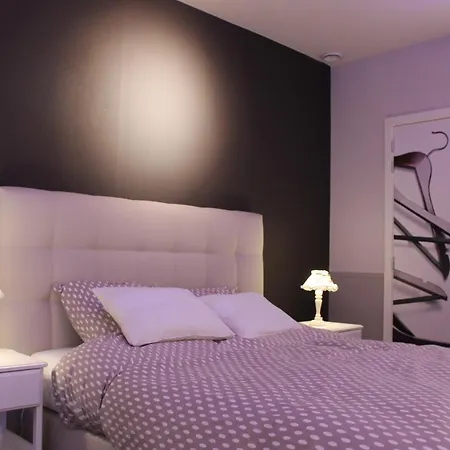 Au Pais Bed & Breakfast 4*
