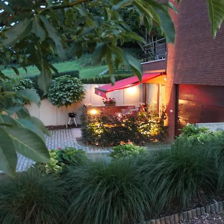 Au Pais Bed & Breakfast 4*